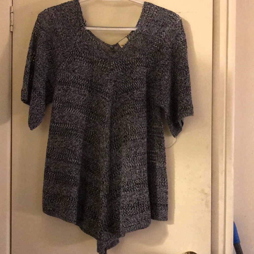 Black and white veriagated V neck sweater
